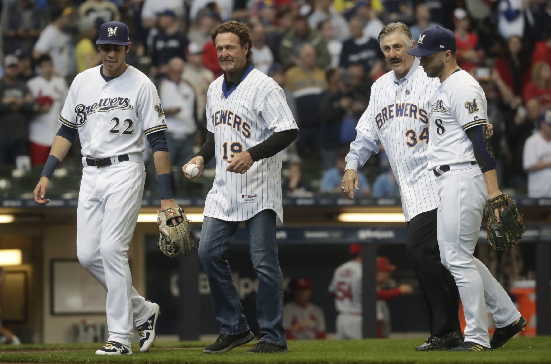 Cardinals, Brewers open baseball season